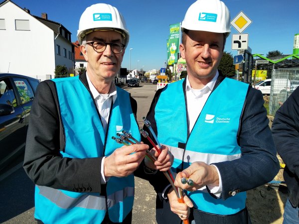 Glasfaser Gewerbegebiet_Spatenstich (2).jpg