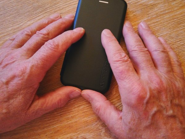 Programm FamilienZ_Smartphone für Senioren.jpg