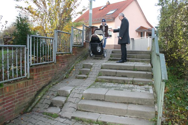 Schwarzbachuferweg_Rampe statt Treppe.JPG