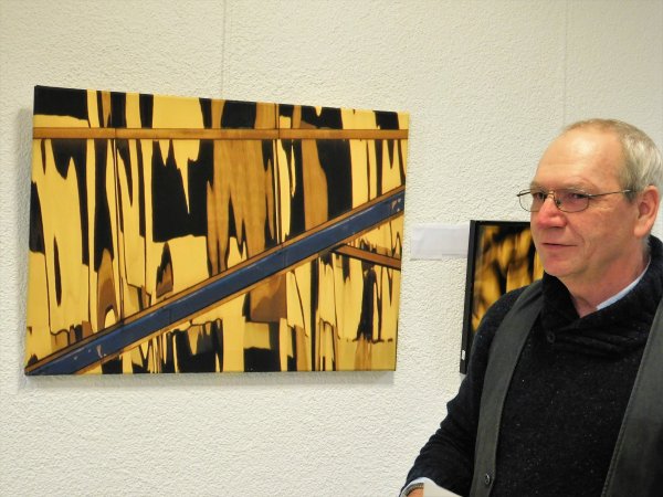 Vernissage Stephan Unrein_leuchtendes Gelb mit 3D-Effekt_Foto van de Loo (1).JPG