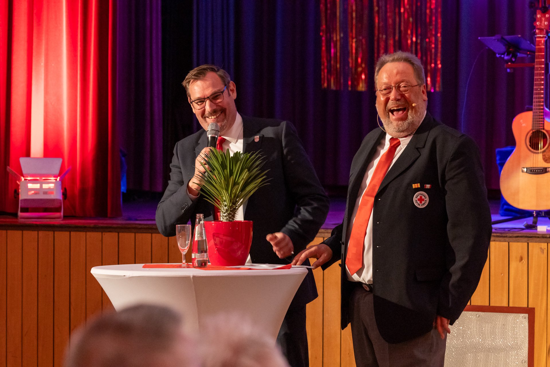 Bürgermeister Seitz mit dem neuen DRK-Vorsitzenden.