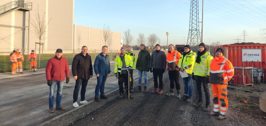Gruppe von Handwerkern auf der Ispostraße.