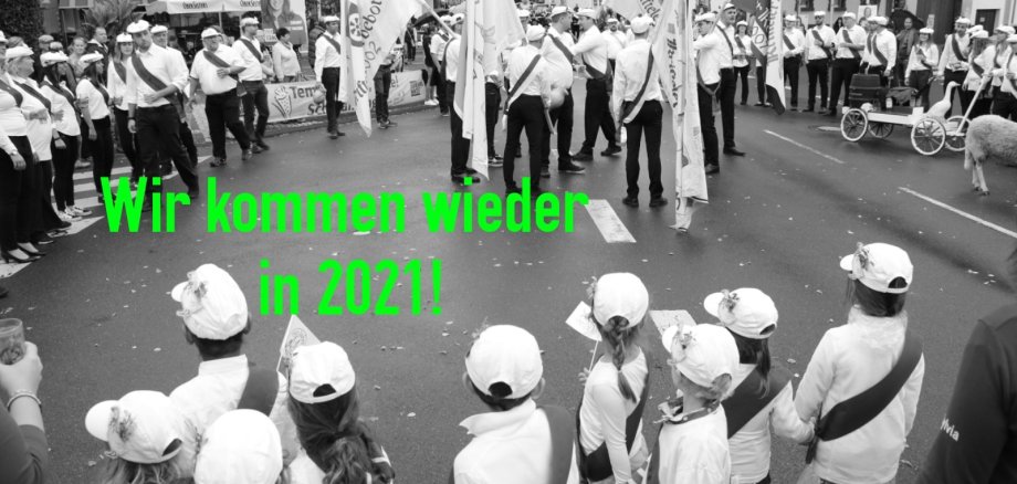 Ein Schwarz-Weiß-Bild von der letzten Kerb mit der Aufschrift: Wir kommen wieder 2021!