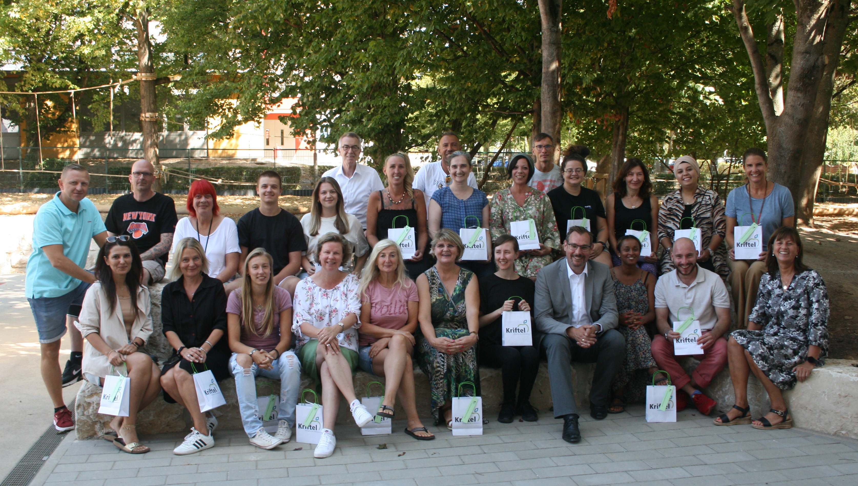 Gruppenfoto: Lichtblick-Team mit Bürgermeister.