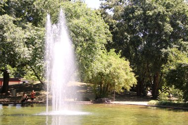 Der Weiher mit Fontäne.