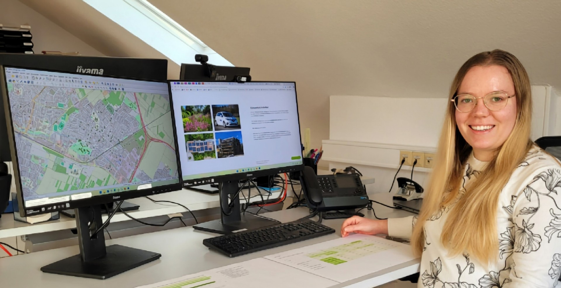 Klimaschutzmanagerin Melanie Laier am Computer.