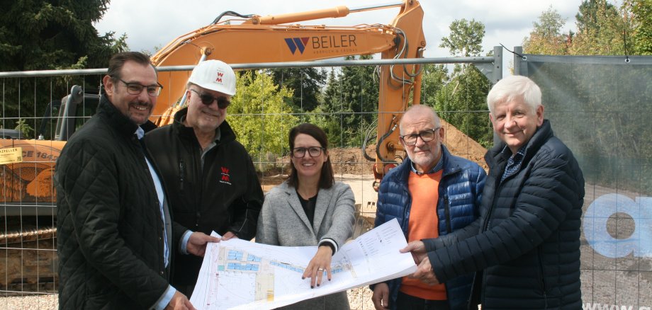 Die Projektleiter vor der Baustelle.