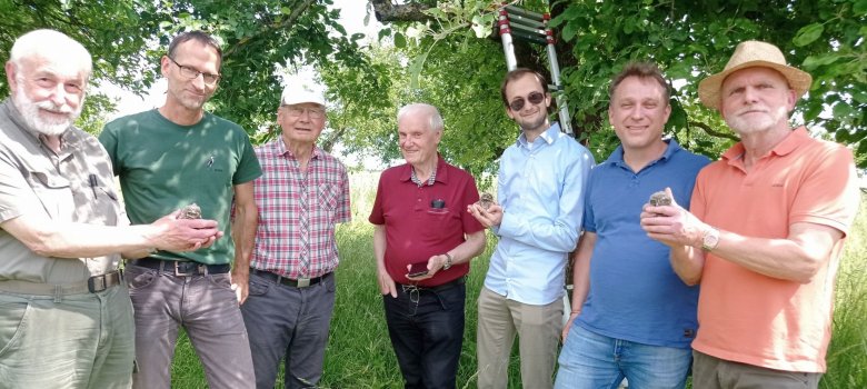 Das Team Vogelschutz mit Steinkäuzchen.