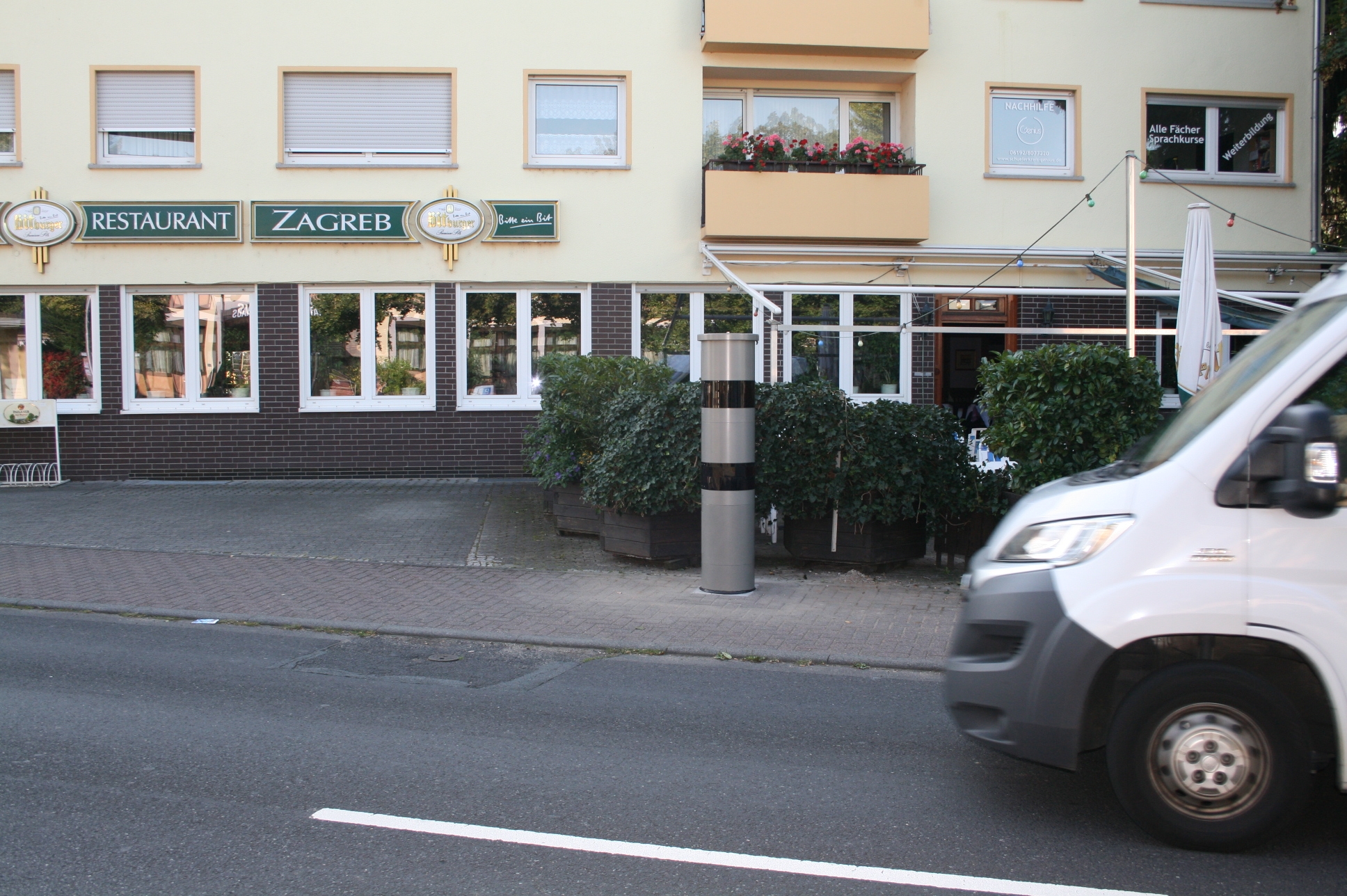 Die Blitzersäule in der Frankfurter Straße.