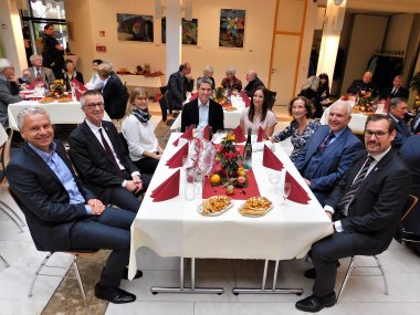 Der Prominenten-Tisch.