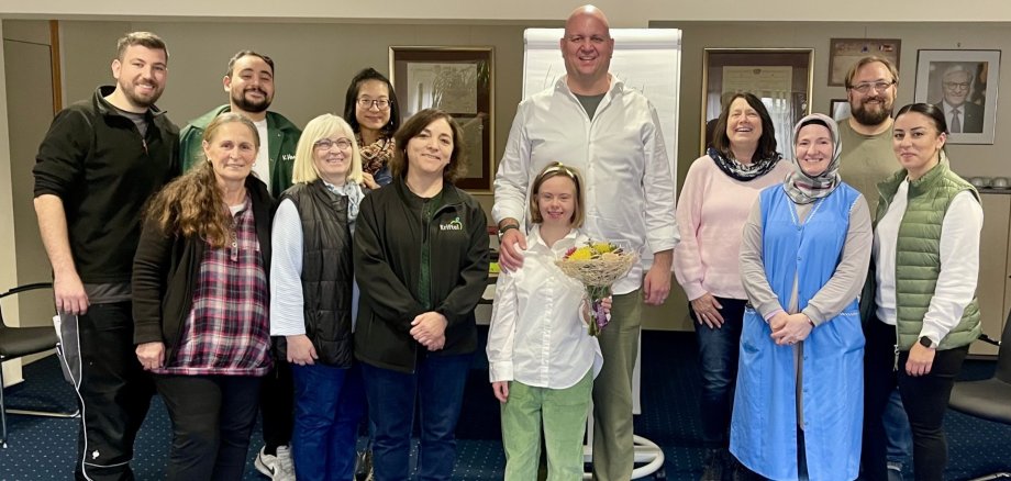 Das Team des Fachbereichs 7 mit Livia.