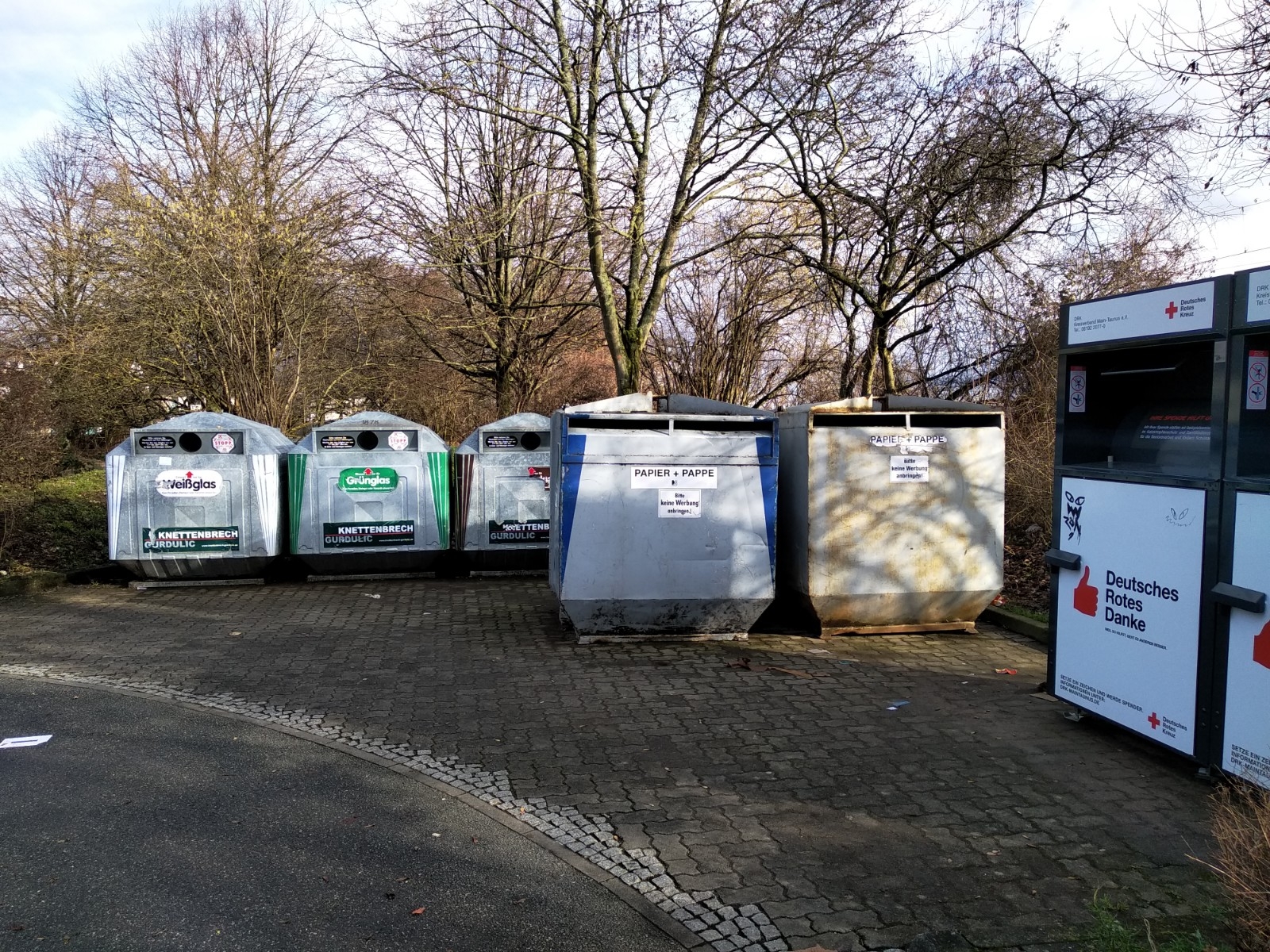 Der Containerstandort am Park & Ride-Parkplatz am Bahnhof.
