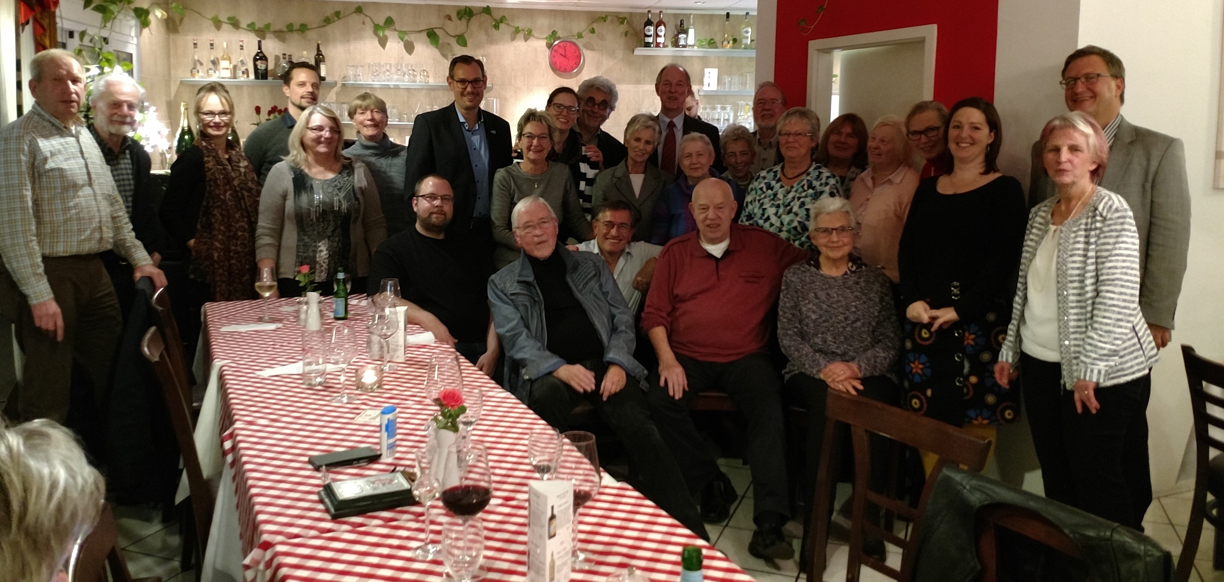 Die vielen ehrenamtlichen Helfer des Kulturforums im Restaurant.