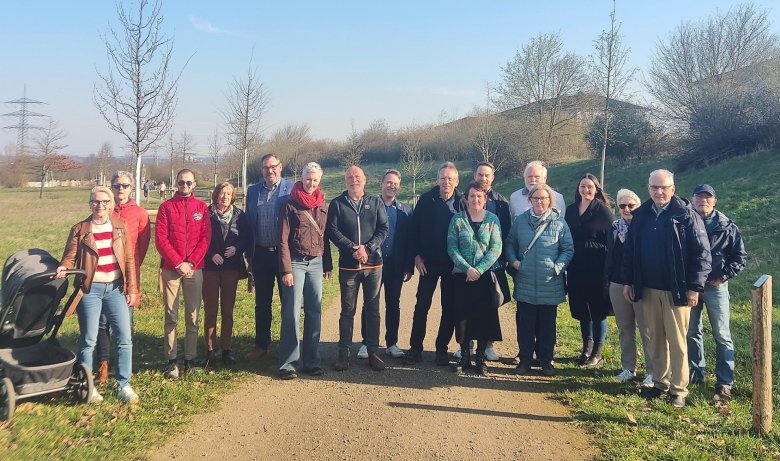 Die glücklichen Baumspender/innen.