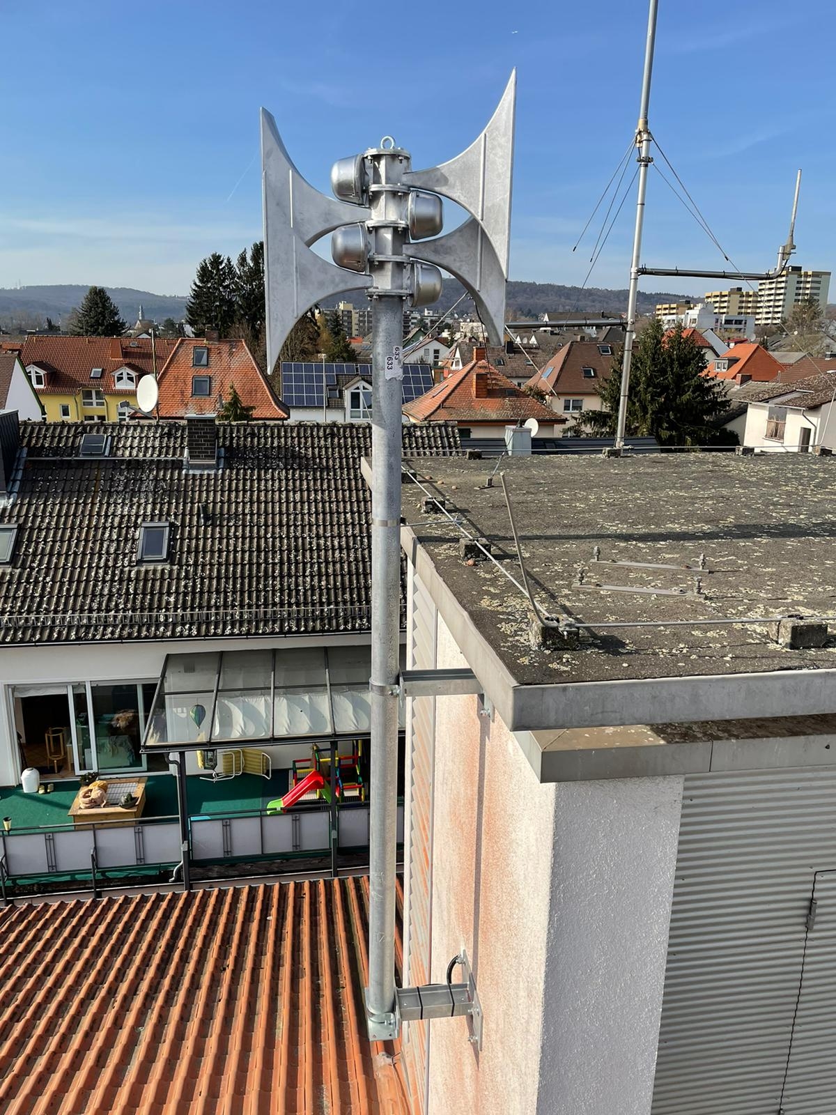 Die neue Sirene auf dem Feuerwehrturm.