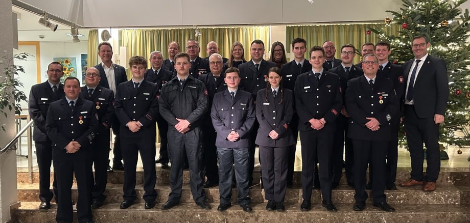 Die Geehrten und Beförderten im Rathaus.