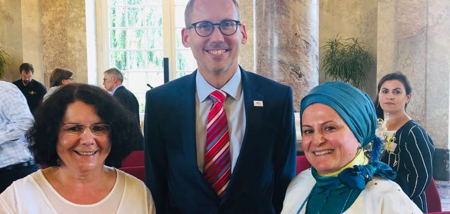 Carmen Jimenez mit Minister Klose und Semiha Eroglu-Buch.