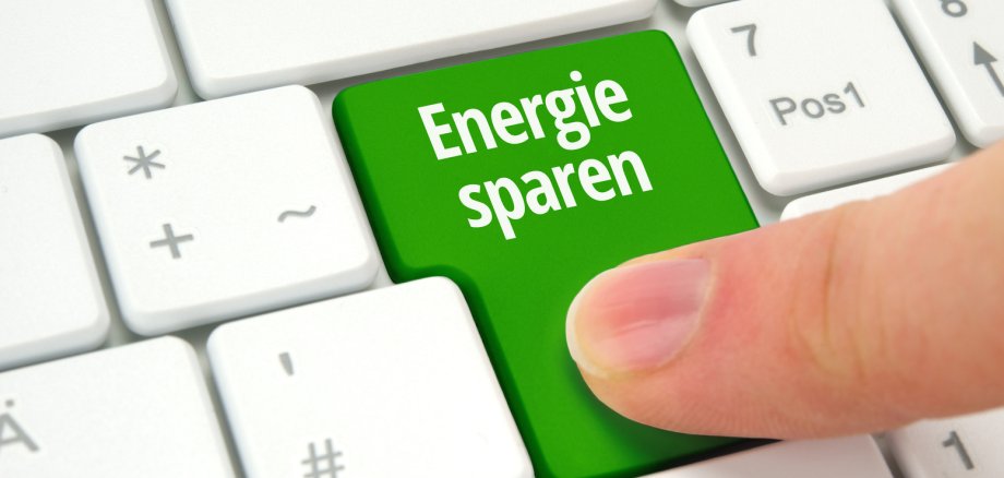 Ein Button auf einer Tastatur mit der Aufschrift "Energie sparen".