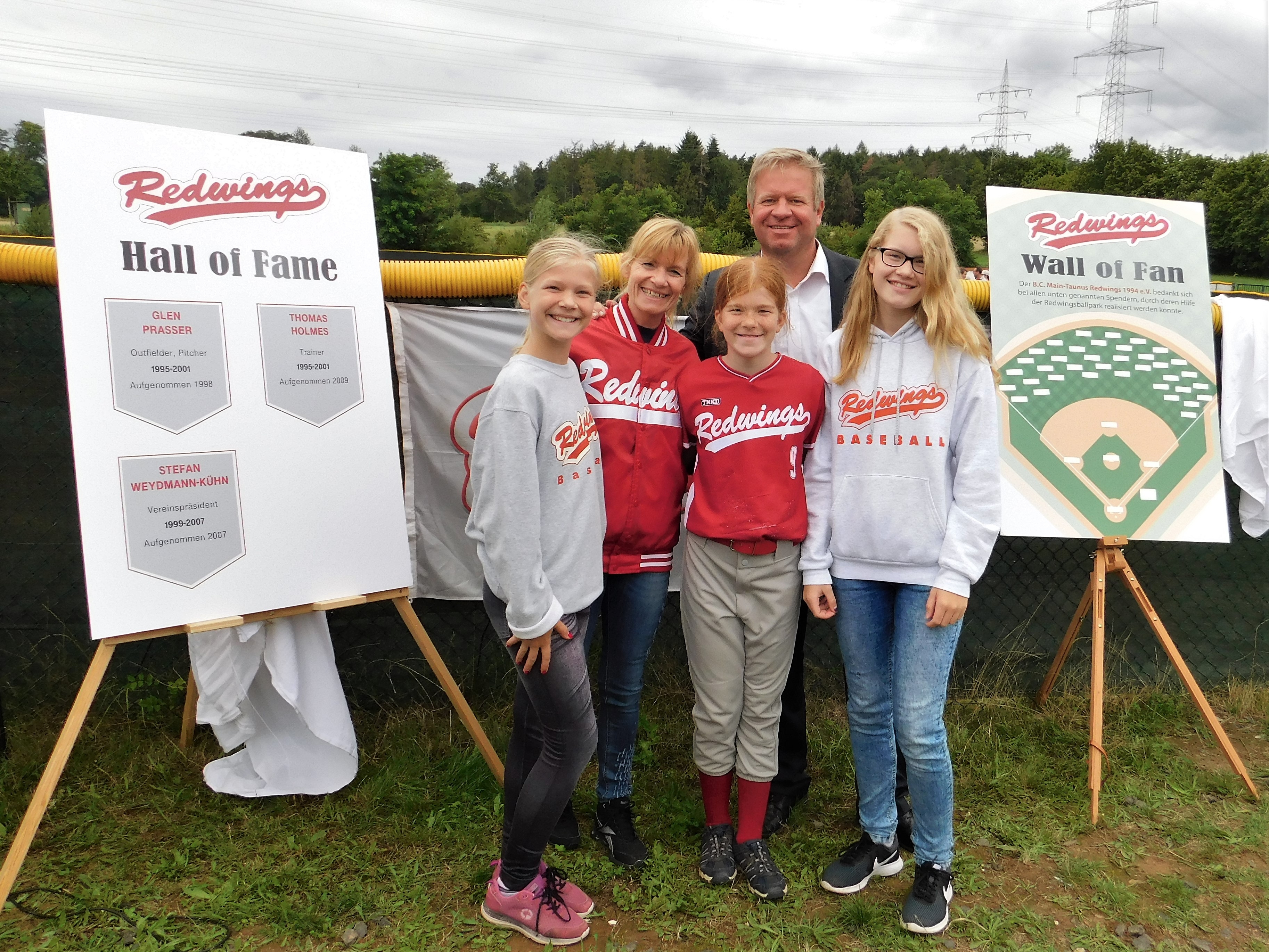 Die ganze Familie Siebers beim Jubiläum der Redwings auf dem Baseball-Areal am Sportpark Heide.