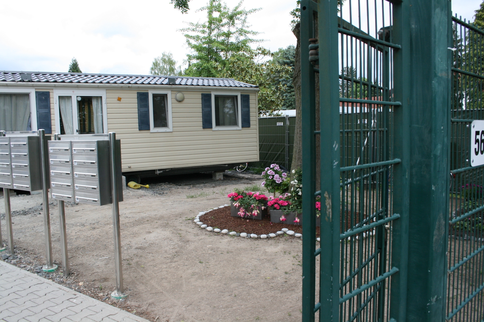 Blick auf ein Mobilhome in der Flüchtlingsunterkunft.