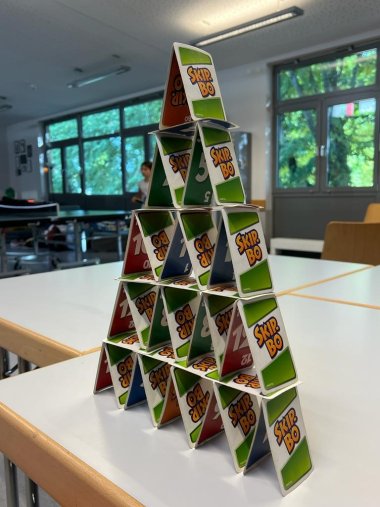 Ein Kartenspiel der Übernachtungskinder.