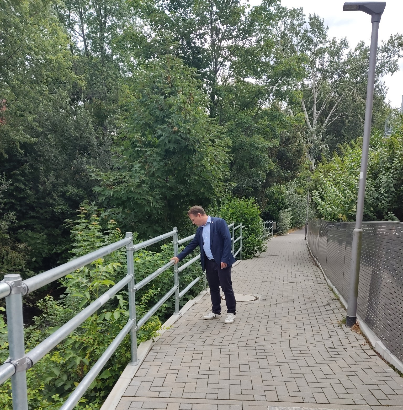 Das GEländer am Hattersheimer Weg wurde sicherer gemacht.