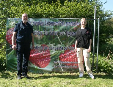 Maja und Hilfspolizist im Hochfeld.