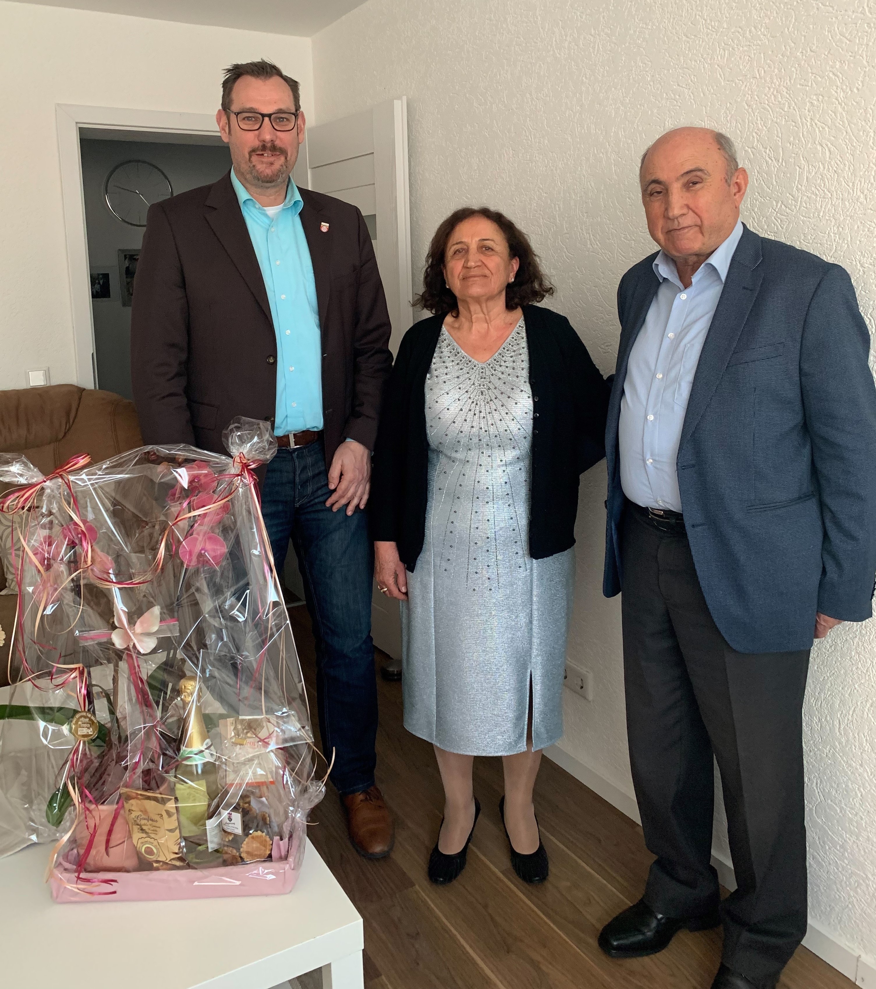 Bürgermeister Seitz bei Ehepaar Özer.