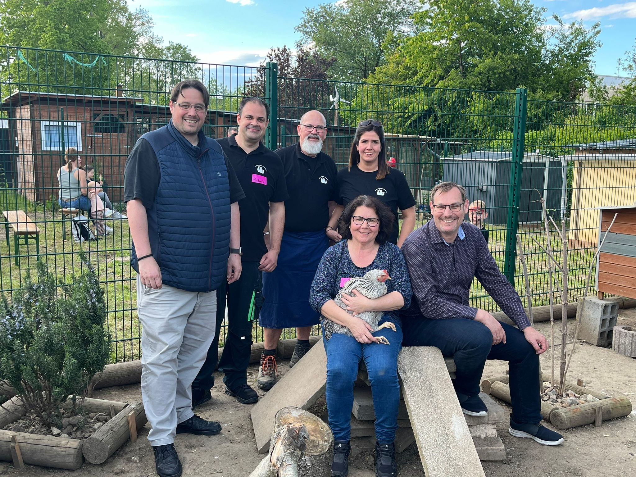 Gruppenbild mit Bürgermeister (und Huhn).