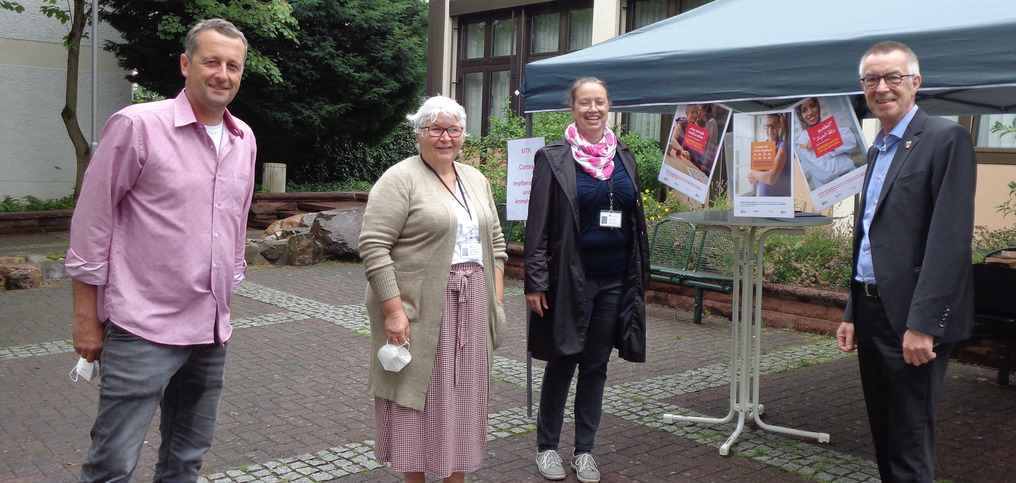 Der Infostand vor dem Rathaus.