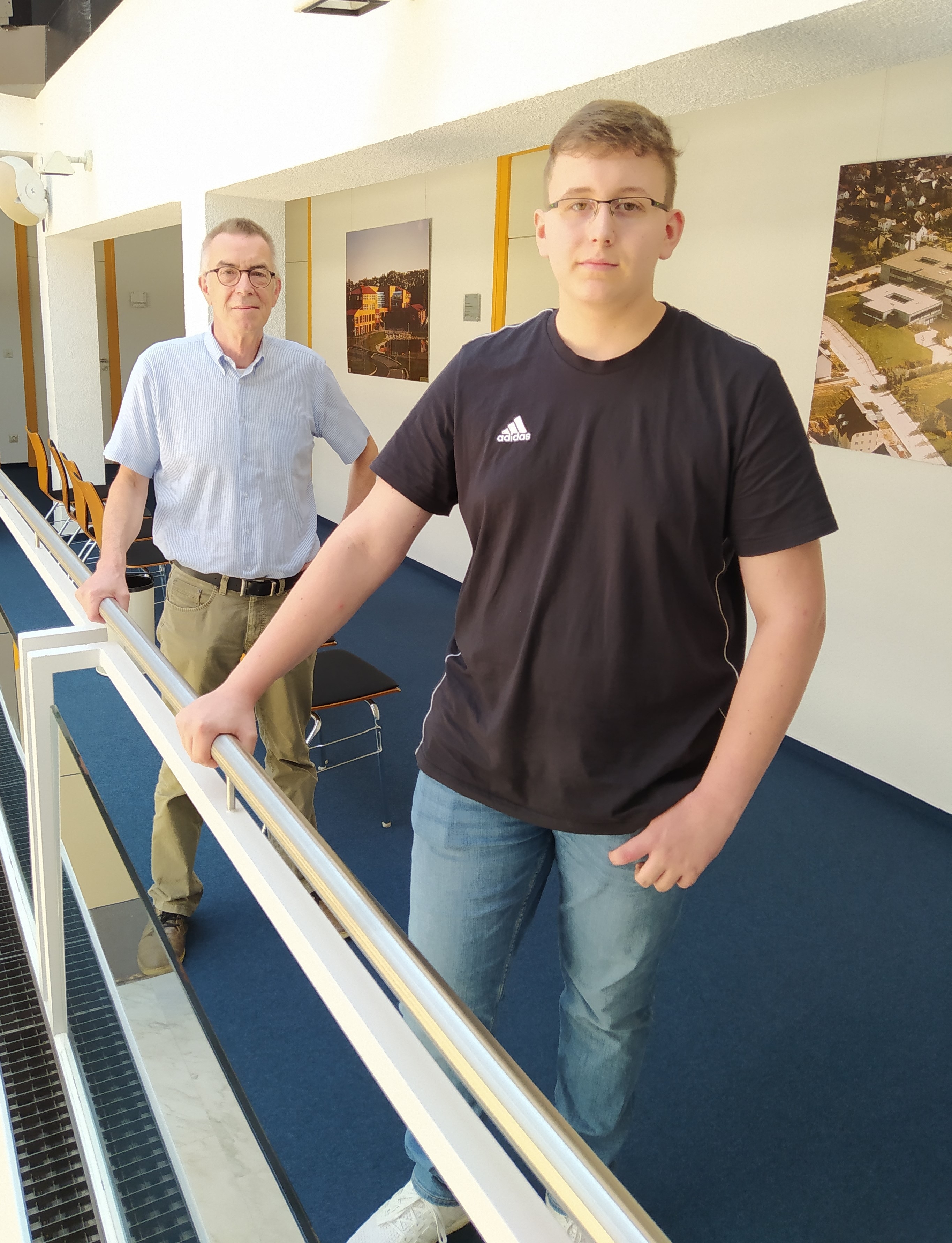 Lucas Müller mit Franz Jirasek im Rathaus.