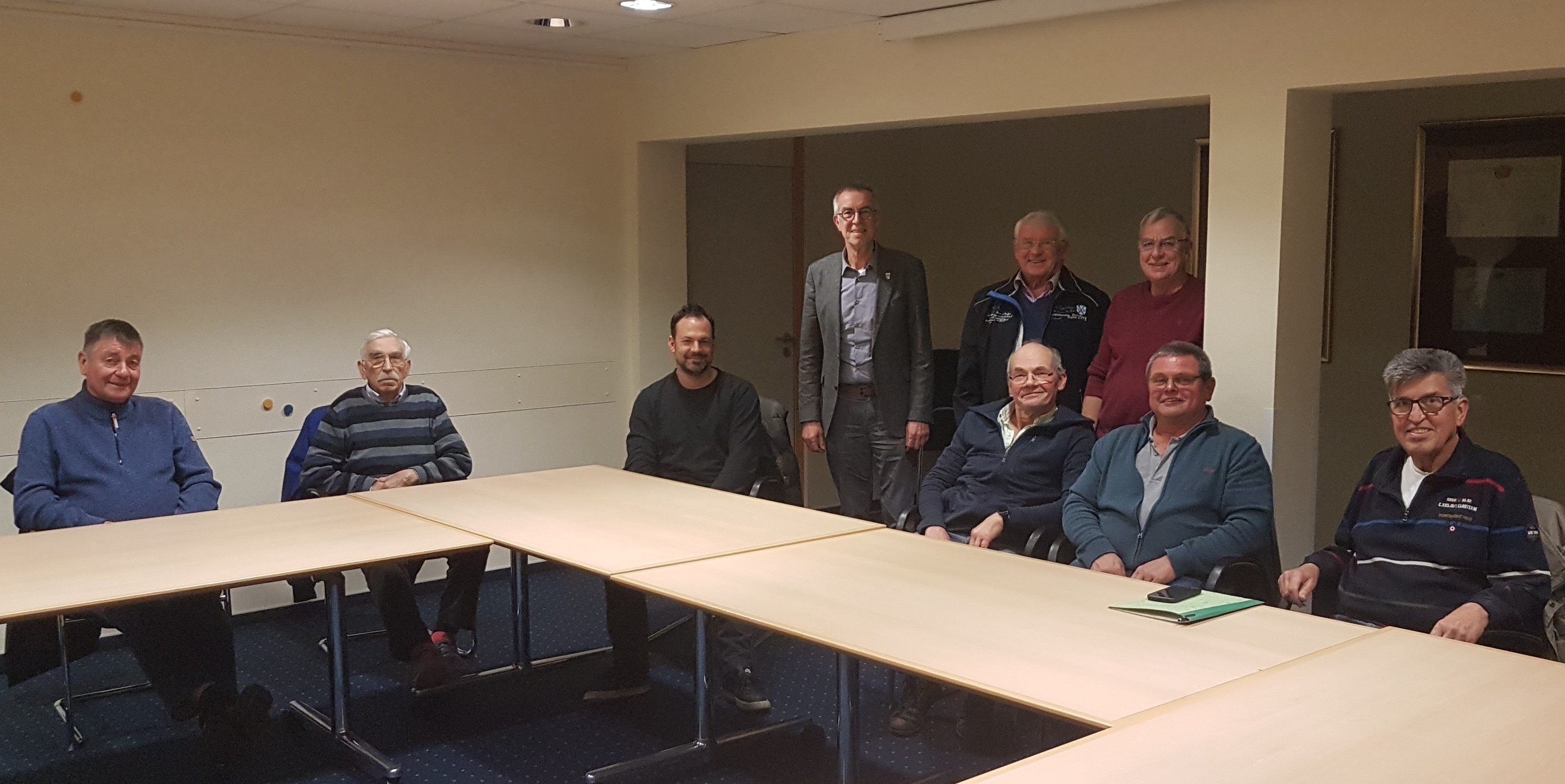 Die Jagdgenossen mit dem Ersten Beigeordneten im Saal II.