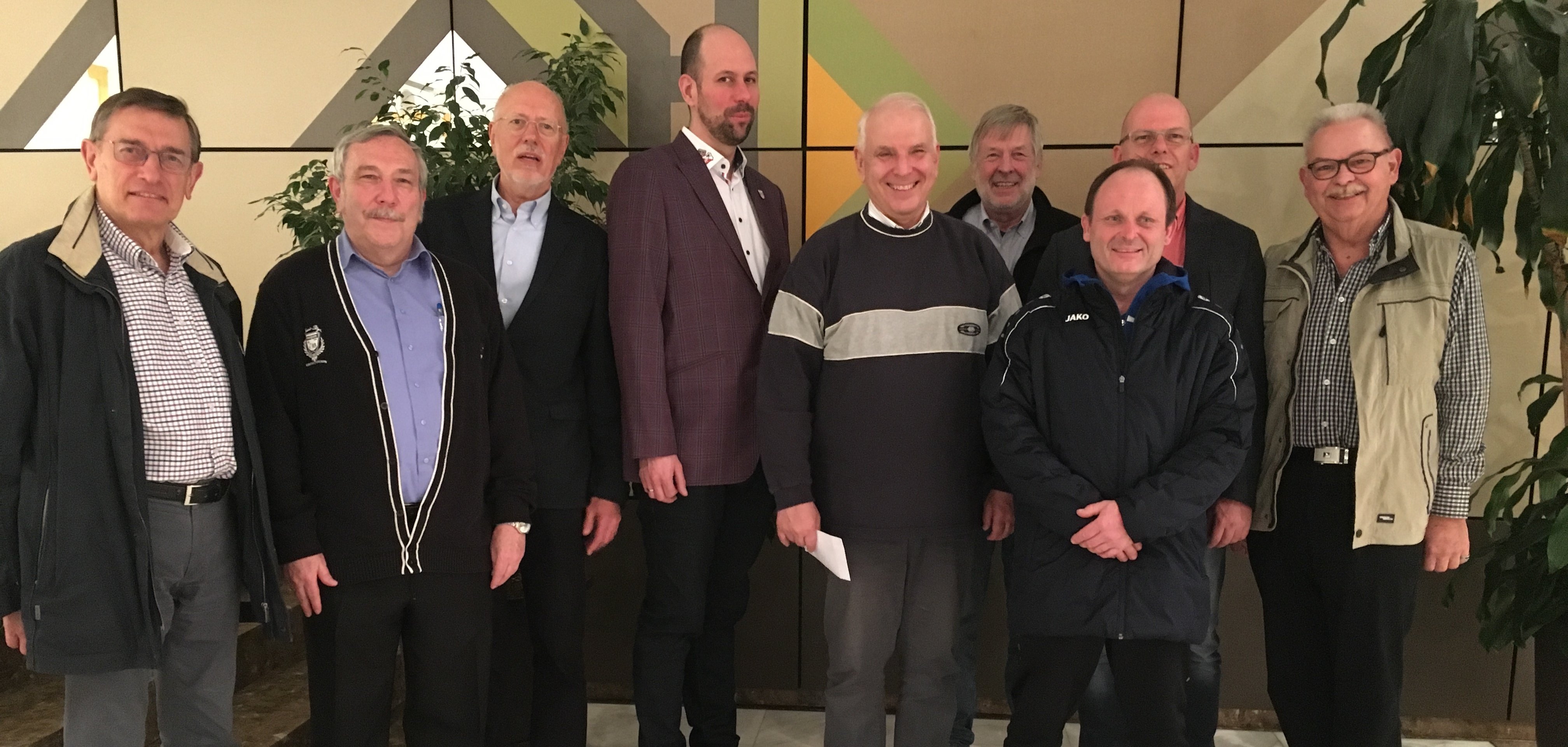 Der neue Vorstand des Vereinsrings hat sich zum Foto aufgestellt.