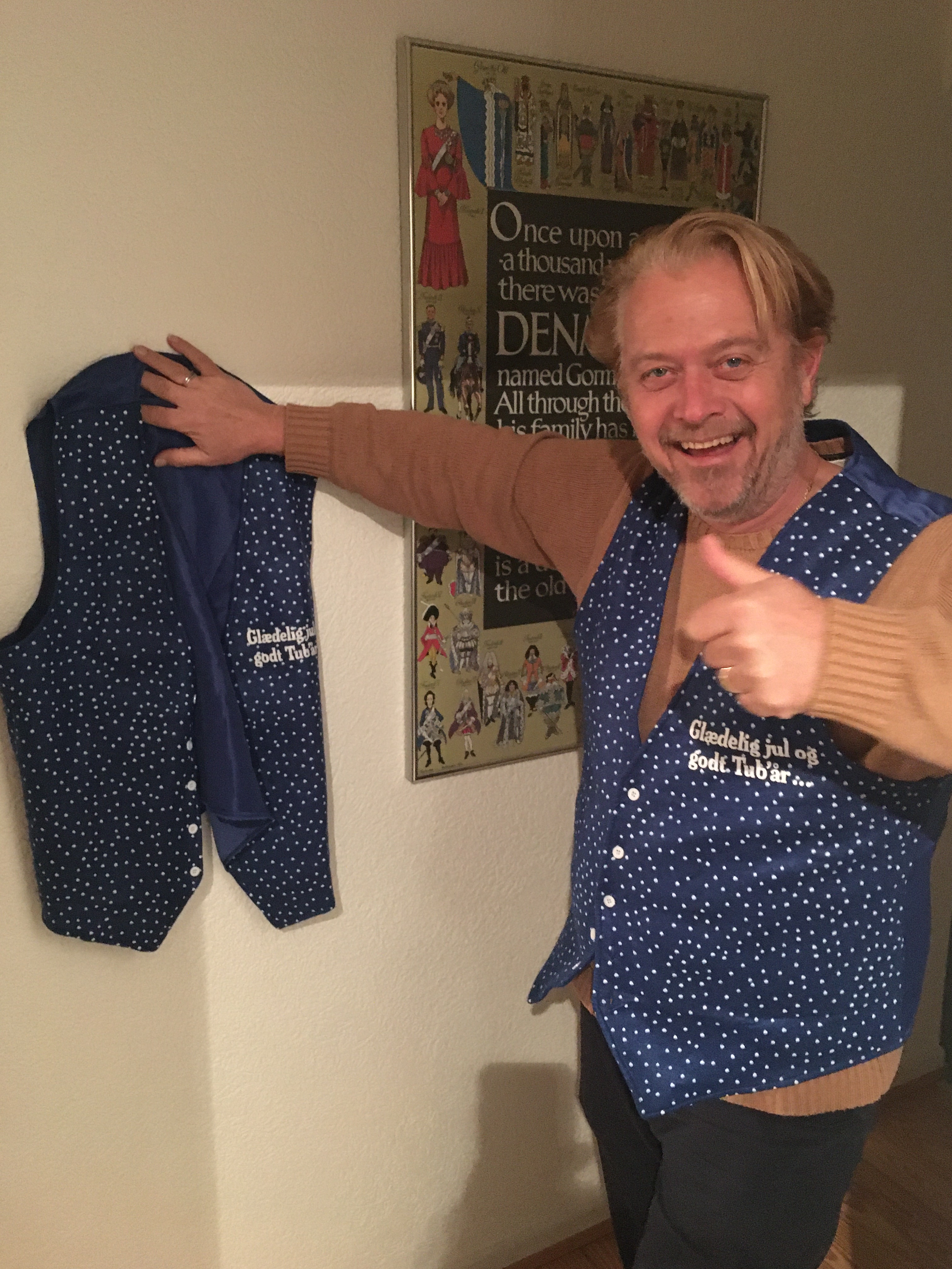 Der Vorsitzende des Deutsch-Dänischen Kulturvereins Christian Pedersen in blauer Weste.