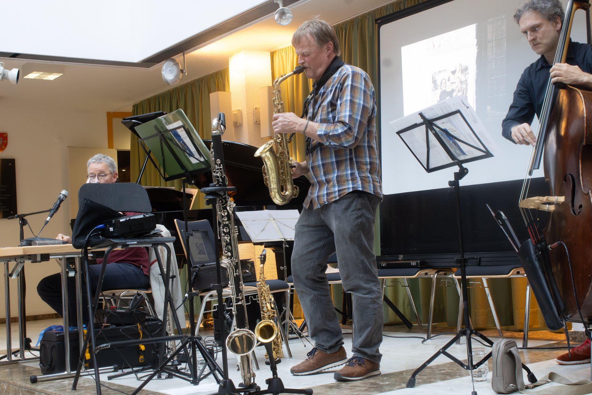 Saxofonist im Rathaus.