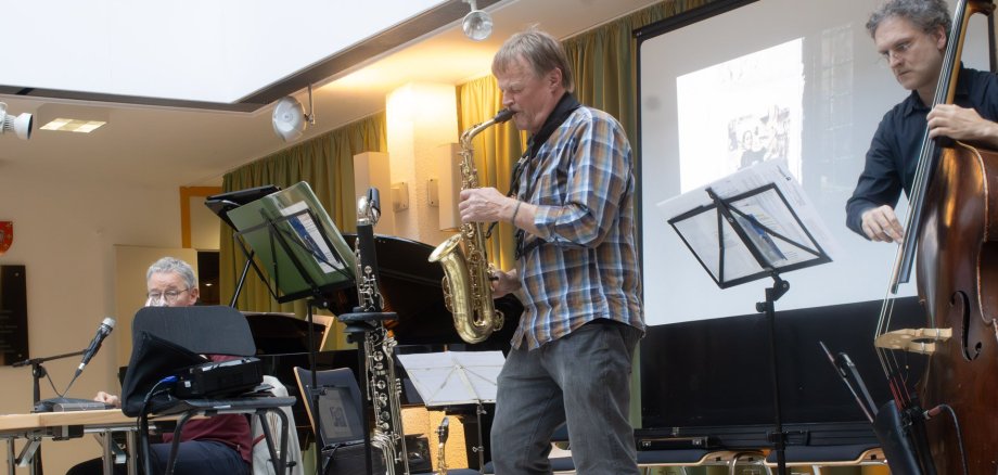 Saxofonist im Rathaus.