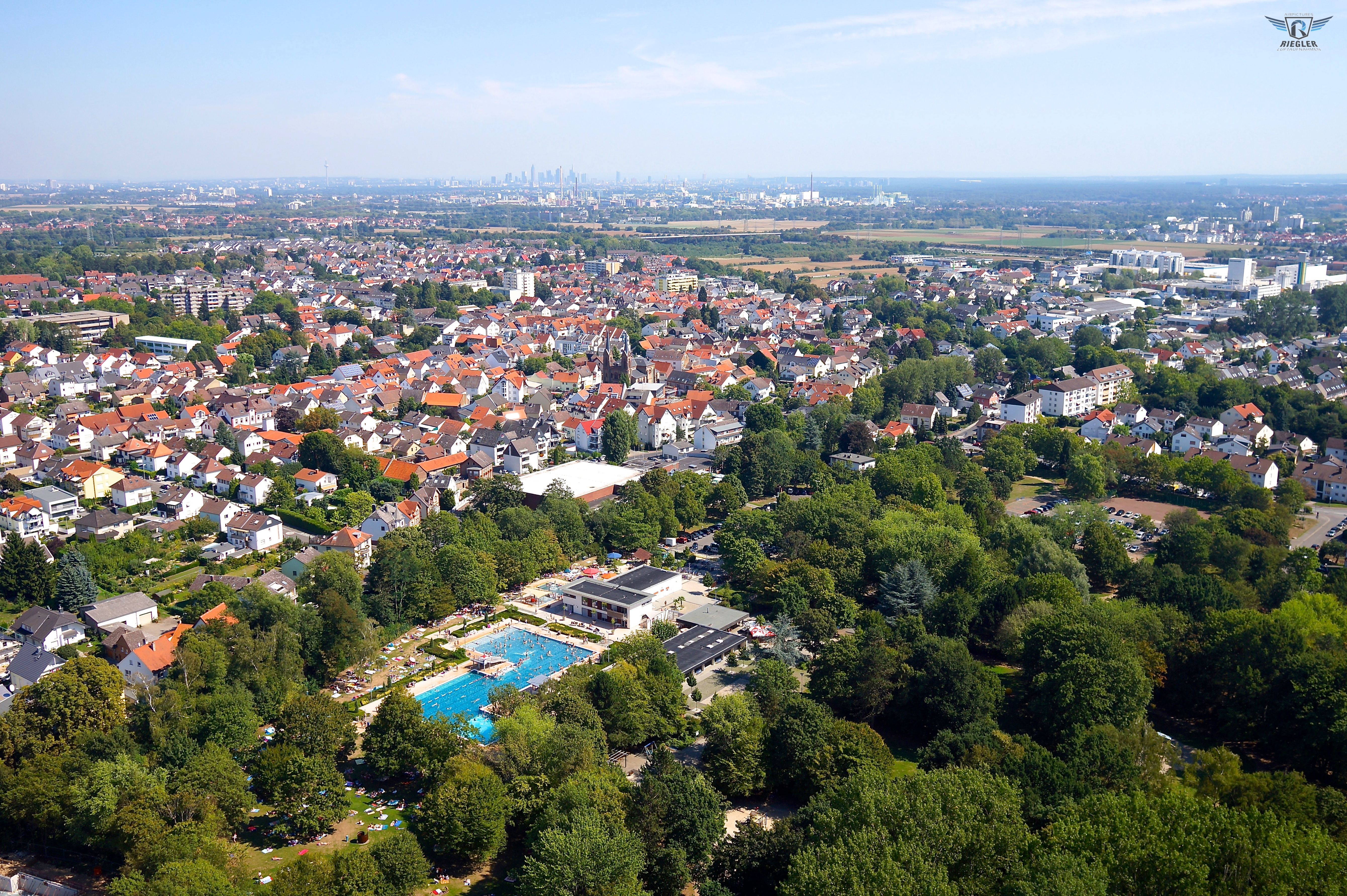 Ein Drohnenbild von Kriftel.