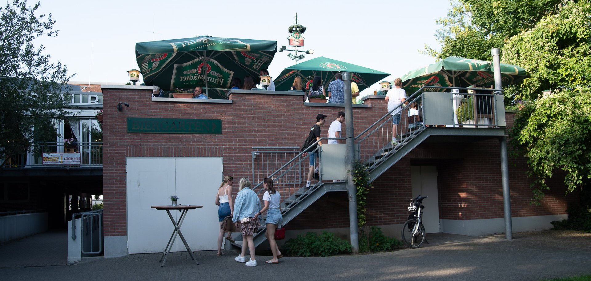 Das Restaurant Schwarzbachhallen.