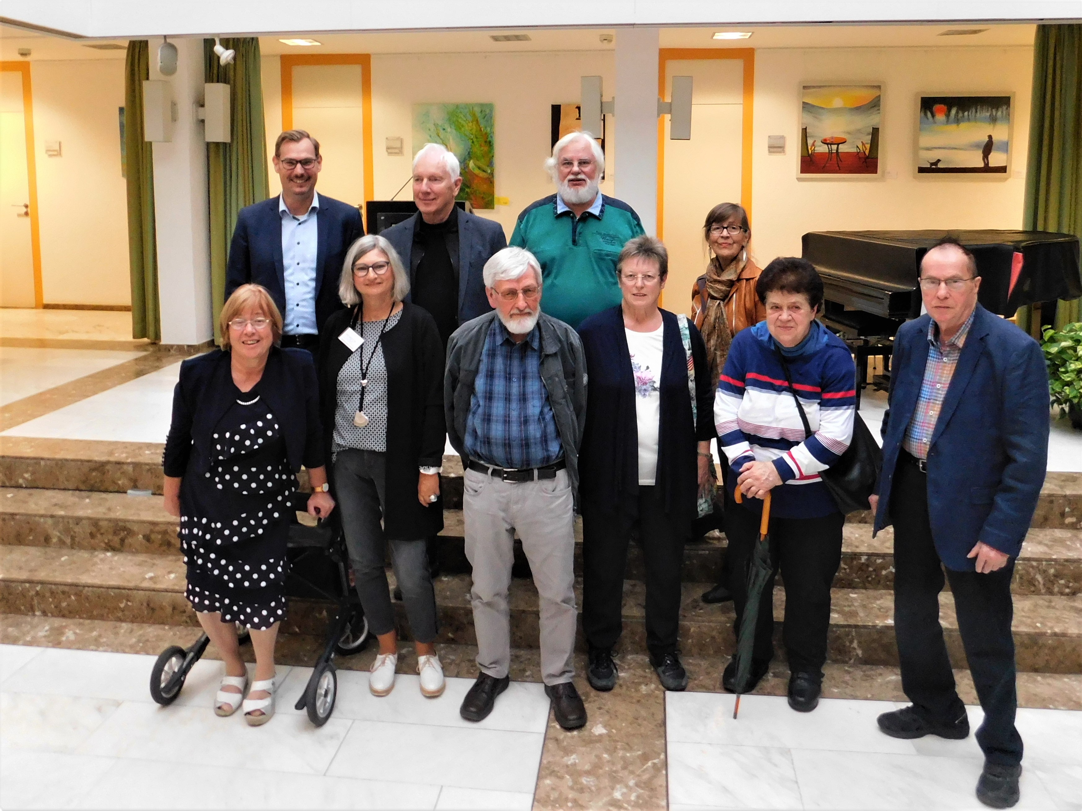 Die Künstler der "Palette" mit Bürgermeister Seitz im Rathausfoyer.