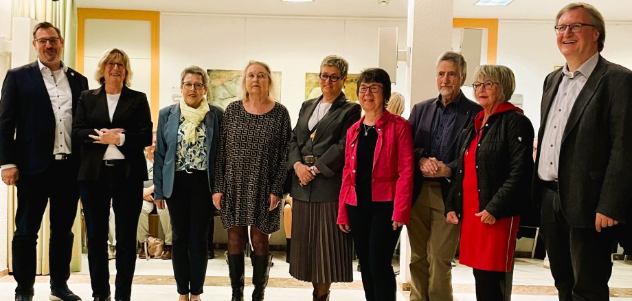 Die Künstler im Rathaus bei der Vernissage.