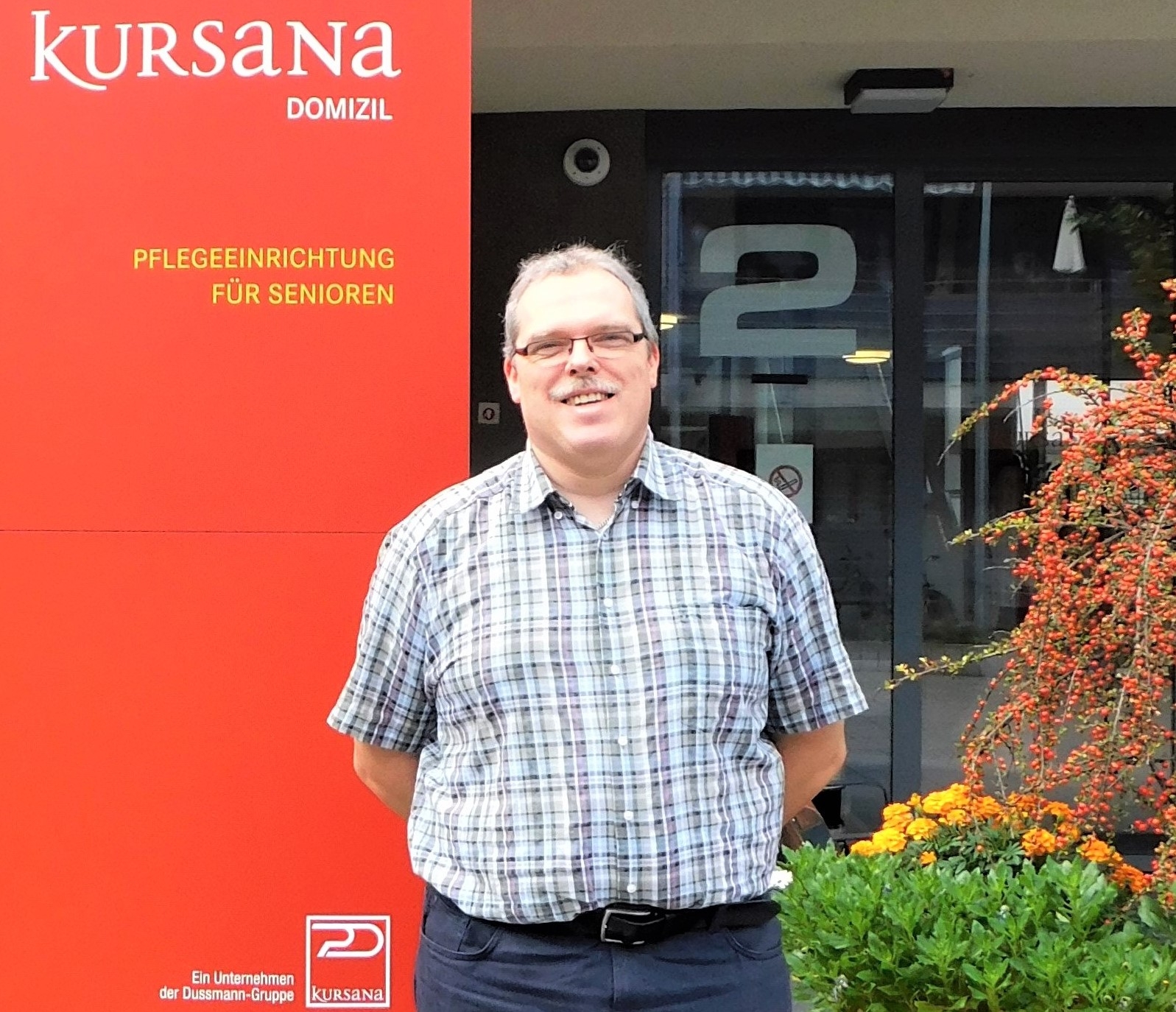 Alexander Sgodda vor dem Kursana Domizil.