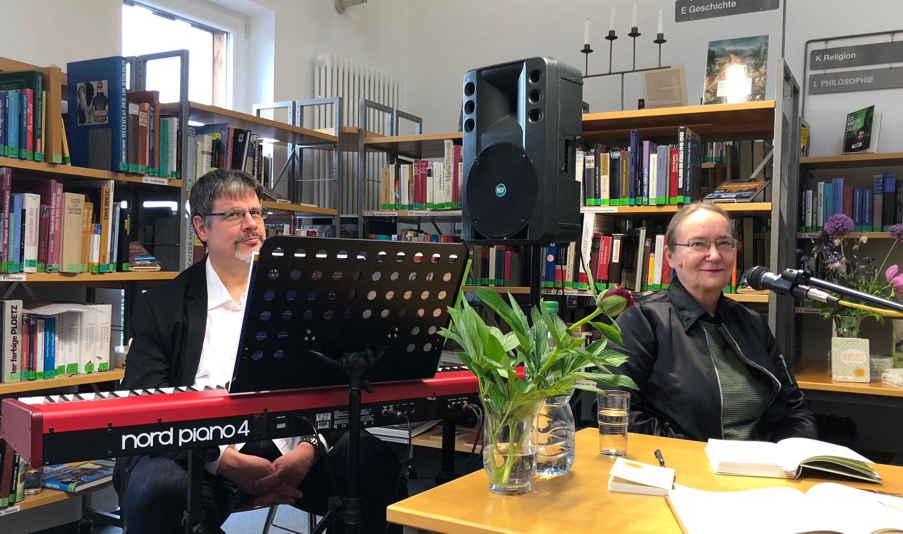 Maria Regina Kaiser in der Gemeindebücherei.