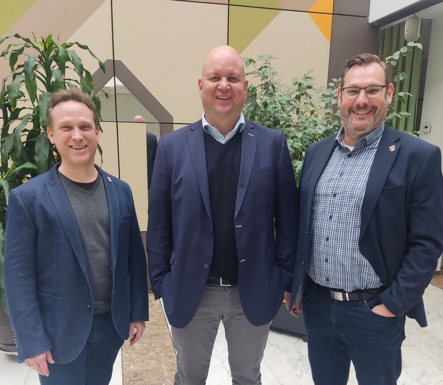 Michael Neuberger mit der Rathausspitze.