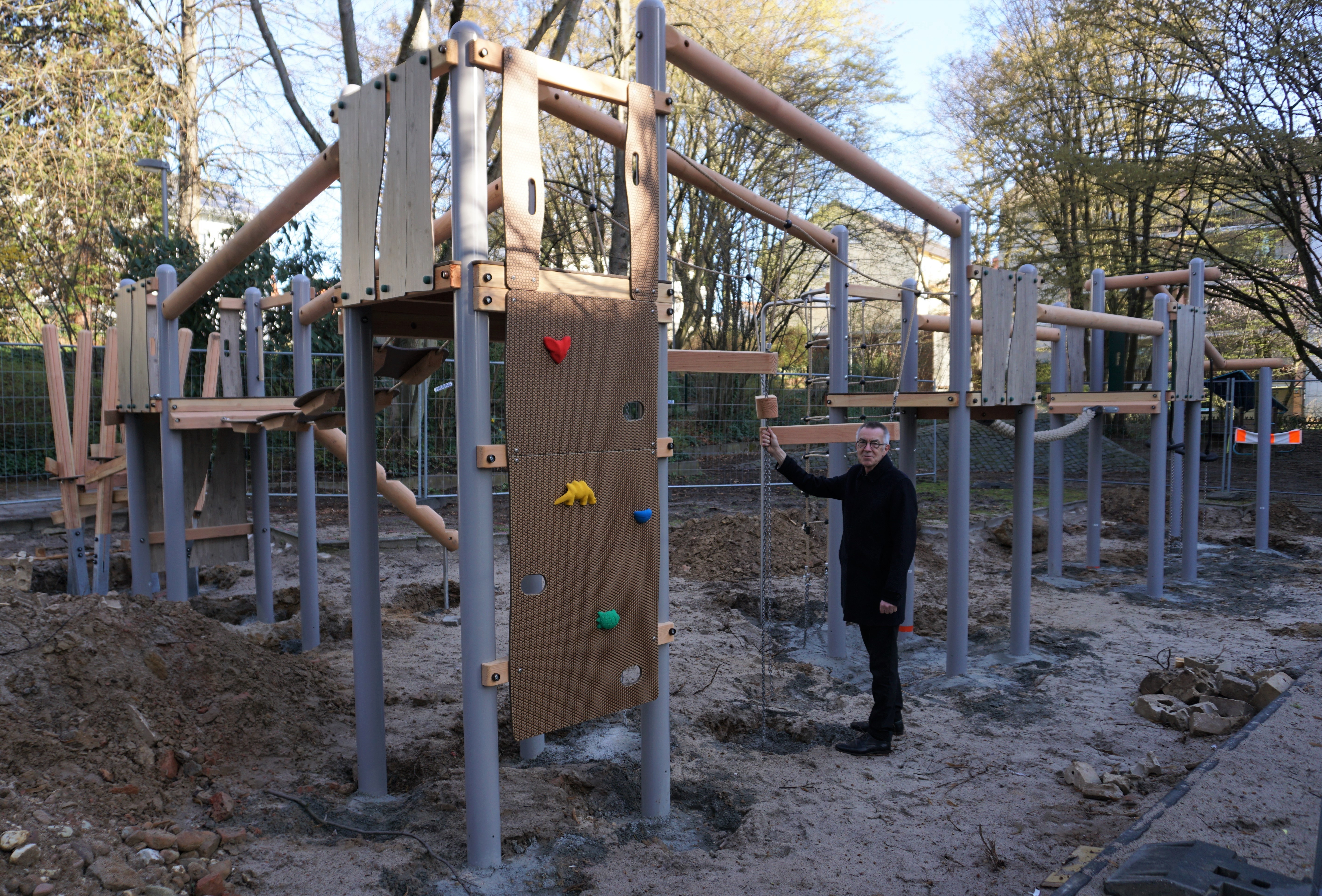 Neues Spielgerät mit Jirasek.