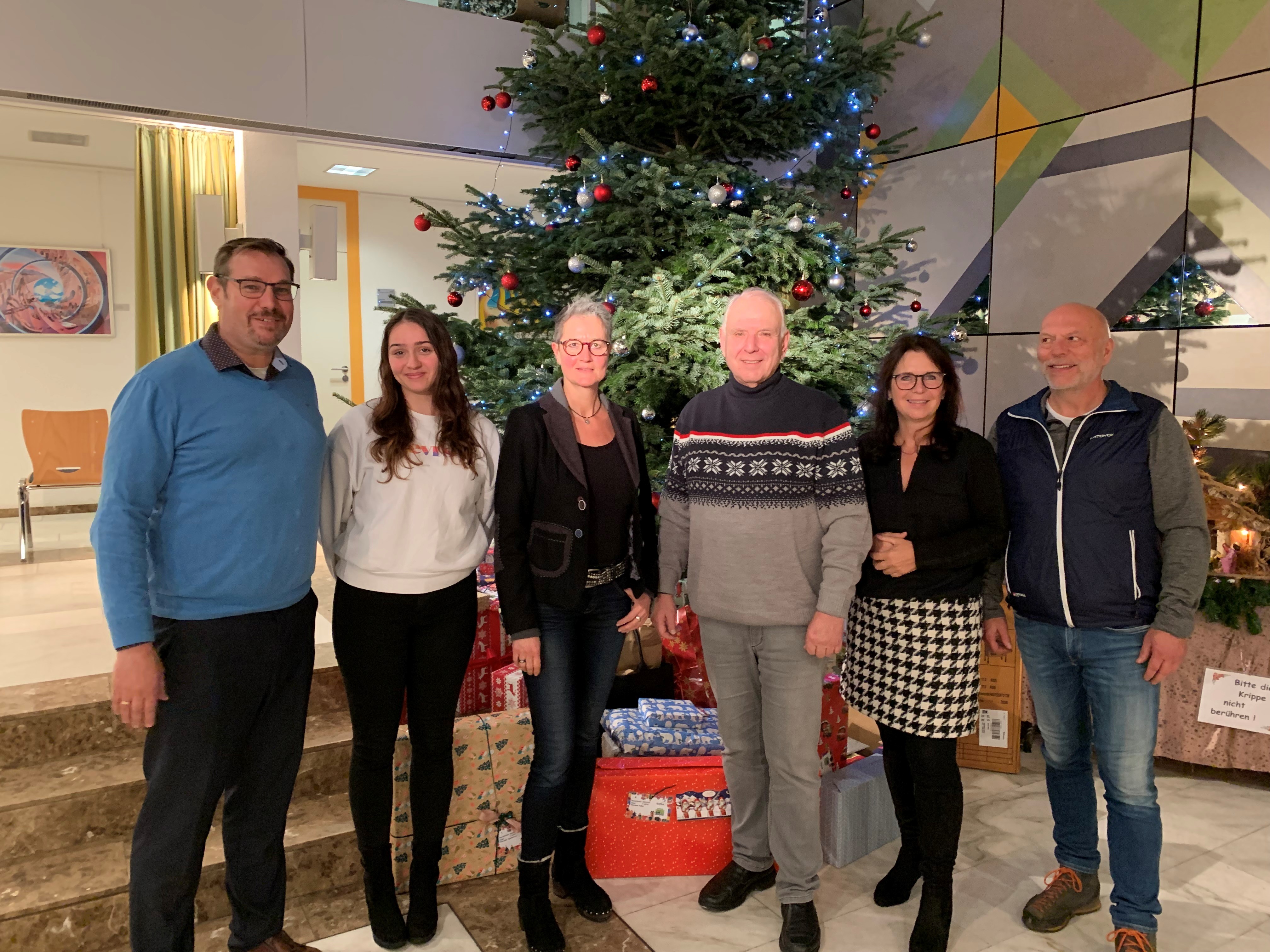 Der neue Stiftungsrat im Rathausfoyer.