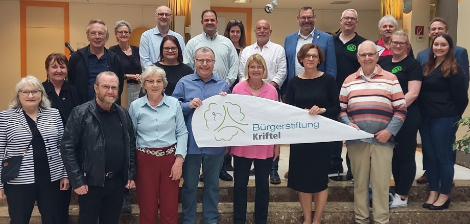 Die Spenderinnen und Spender beim Gruppenbild.