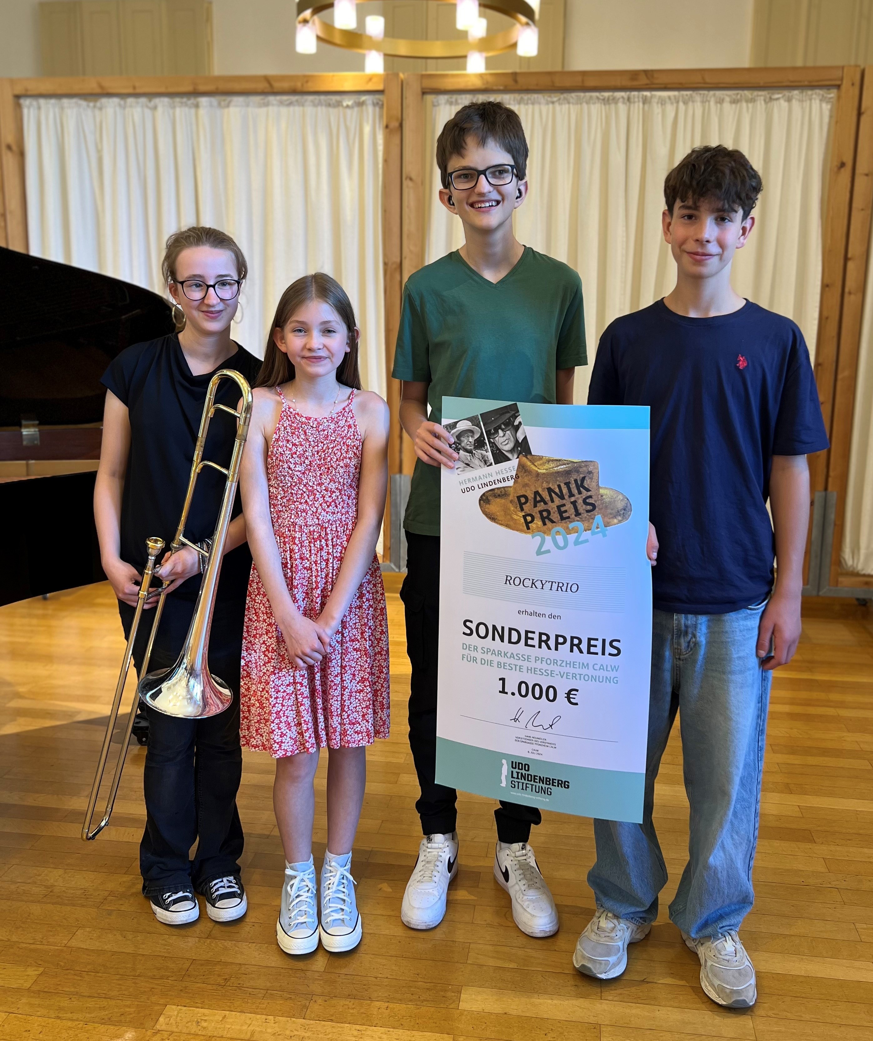 Die Band mit Urkunde.