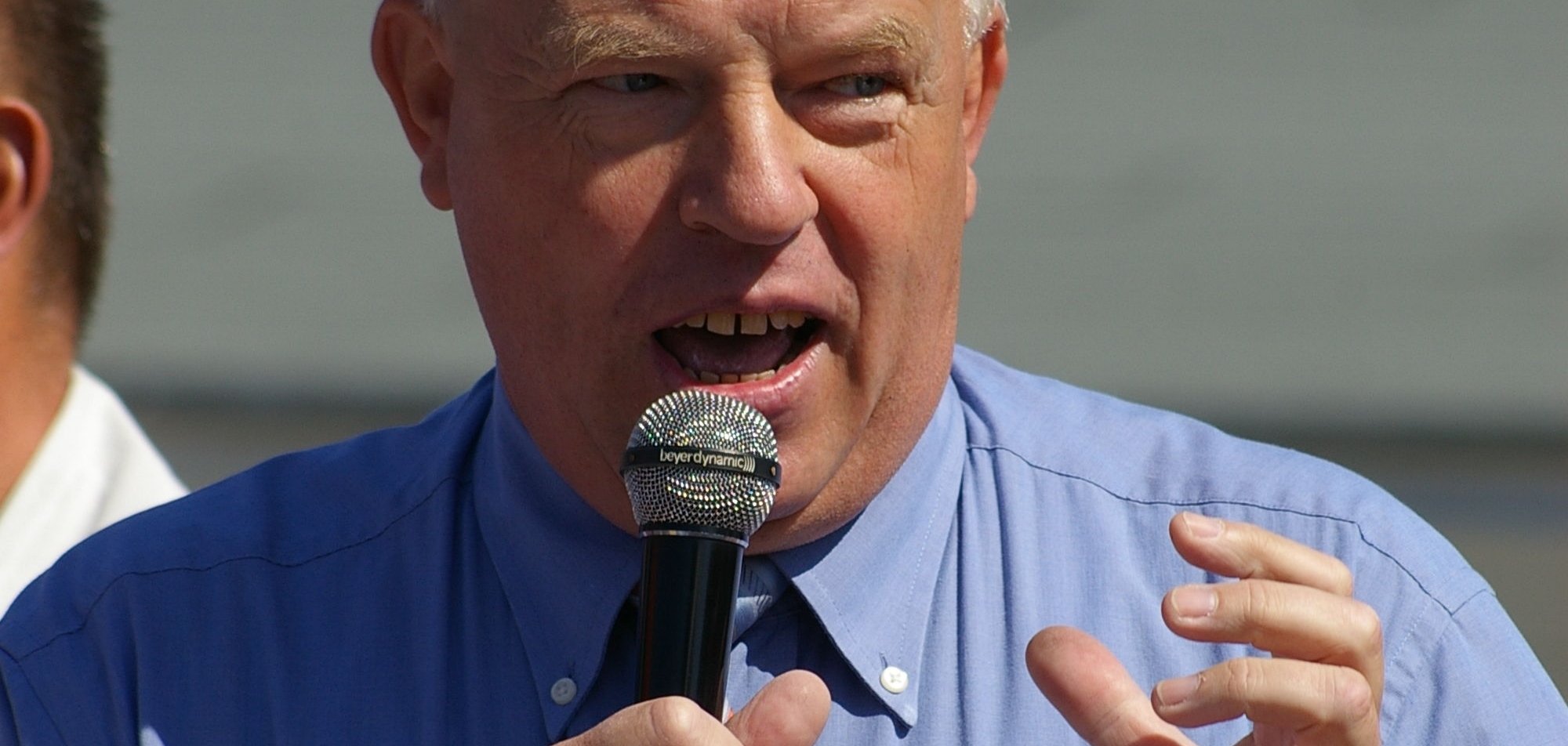 Paul Dünte am Mikrofon.