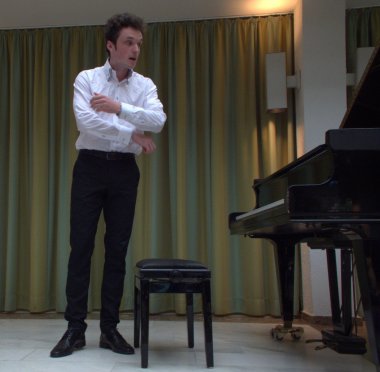 Gabriel Husson erklärt die Musik.