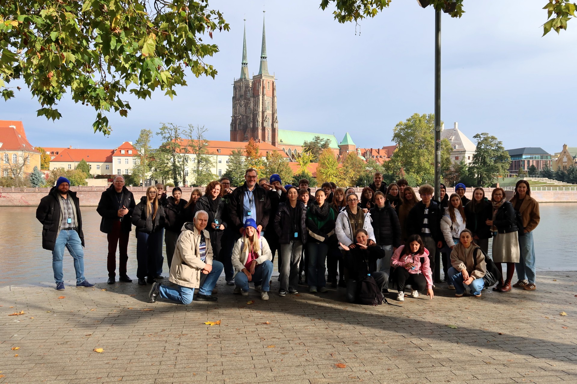 Die Gruppe bei einer Stadtbesichtigung.